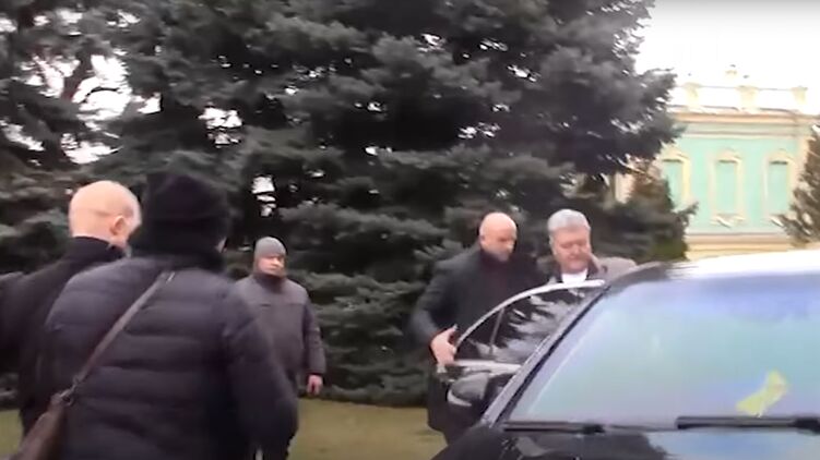 Порошенко убегает от повестки. Кадр из видео