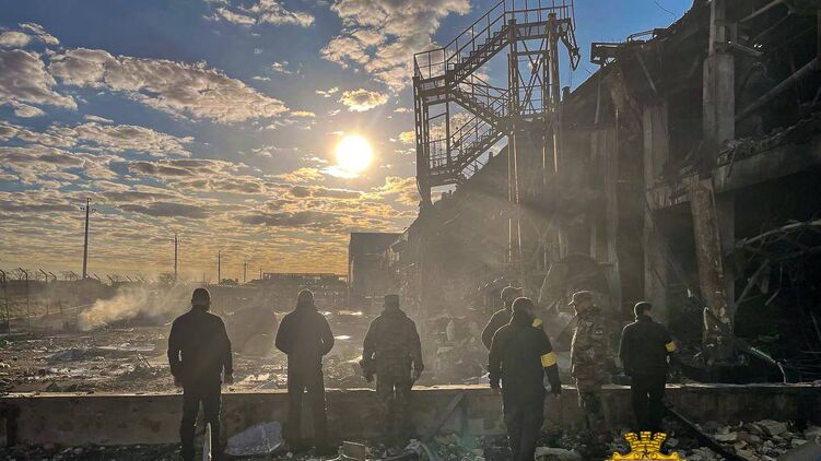 Разрушенный ракетным ударом ТРЦ в Одессе. Фото мэрии города