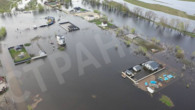 Сего Погребы в Киеве затопило из-за повышения воды в Десне