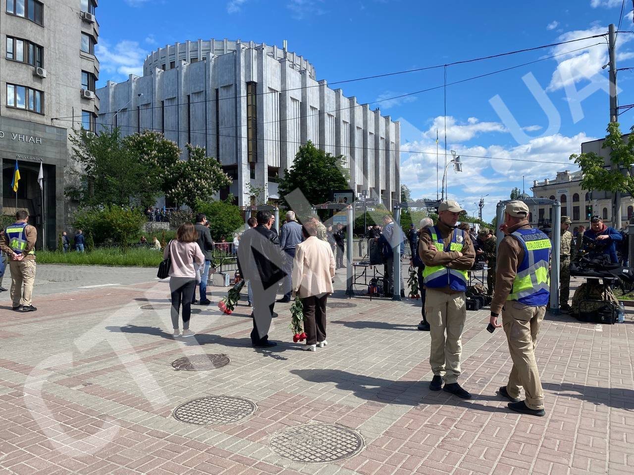 В Киеве, в Украинском доме, начинается церемония прощанию с первым президентом Украины Леонидом Кравчуком