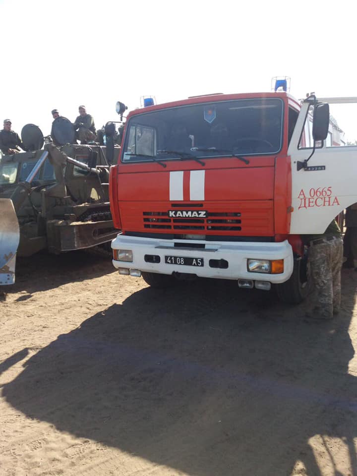 Военные тушат пожар в лесах под Черниговом фото группа Север