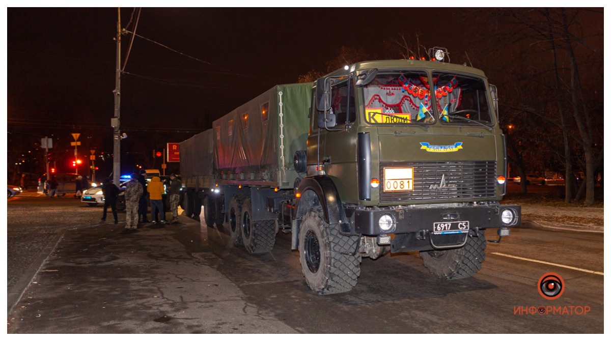 военный грузовик на месте ДТП