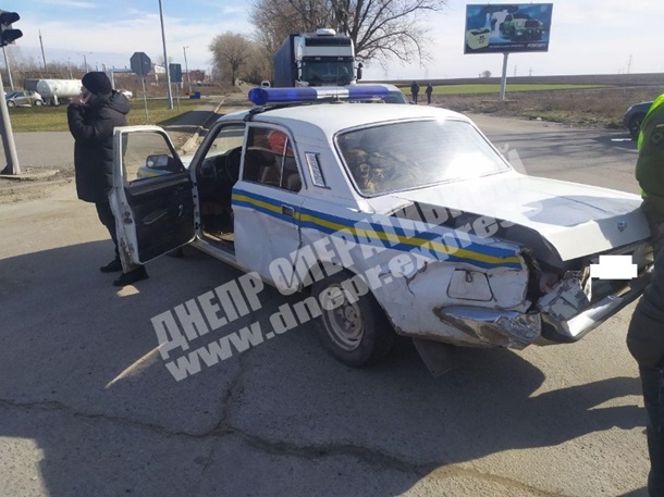 пострадавшая в ДТП машина сопровождения