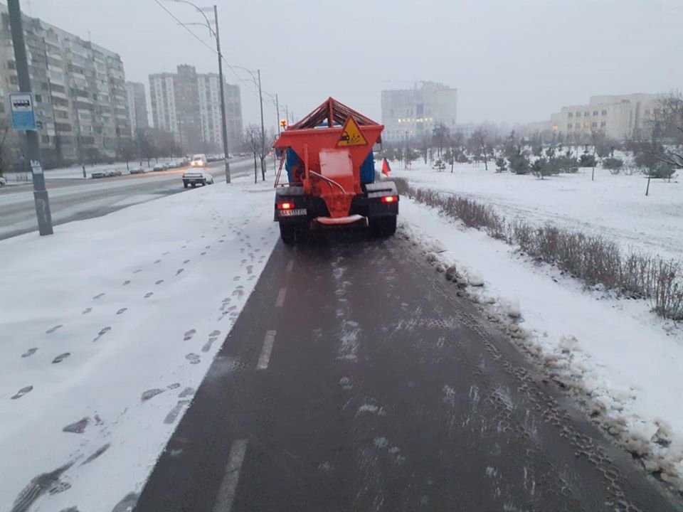 Уборка снега в Киеве