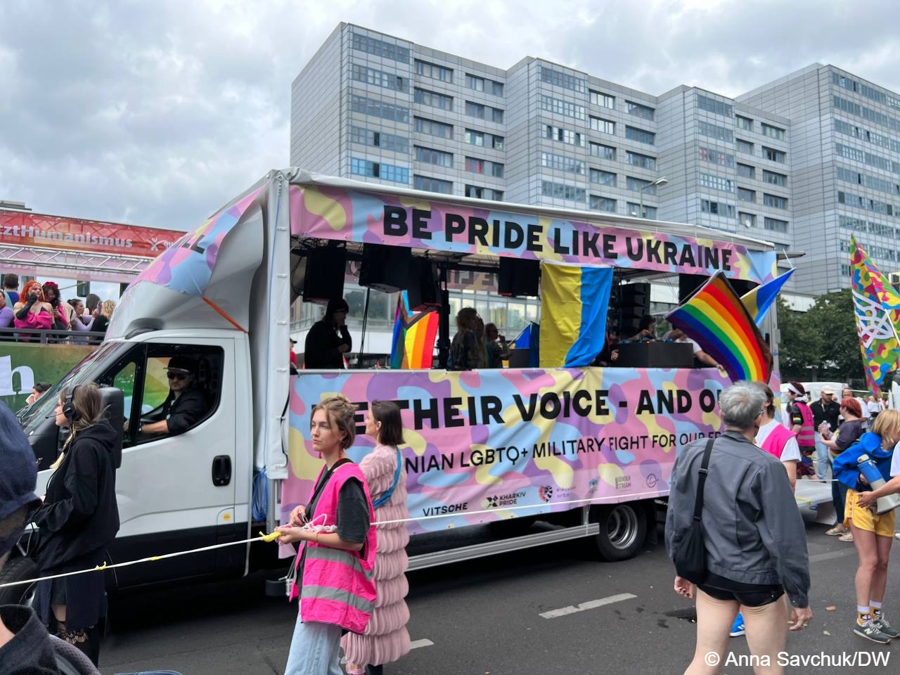когда прошел гей парад на украине фото 74