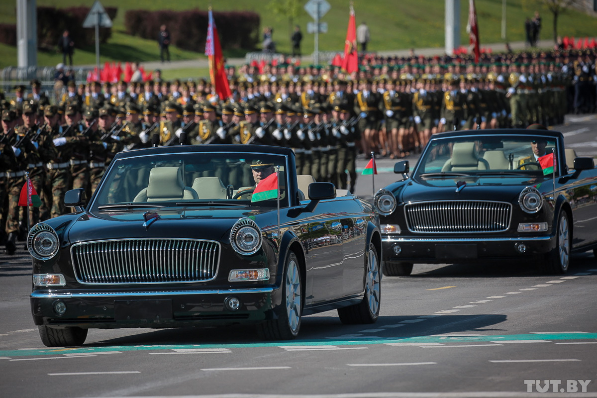 Лукашенко на параде в москве фото