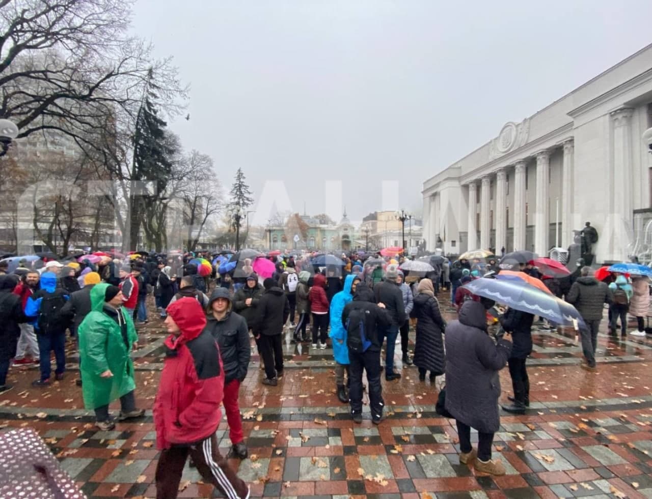 В Киеве 3 ноября проходит акция протеста антипрививочников от коронавируса