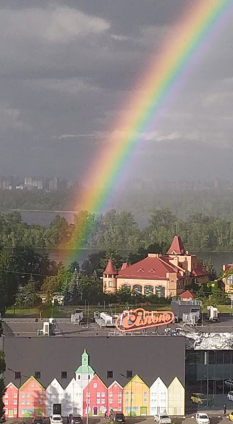 В Киеве сегодня сфотографировали редкую двойную радугу.Фото: Антон Хоменко