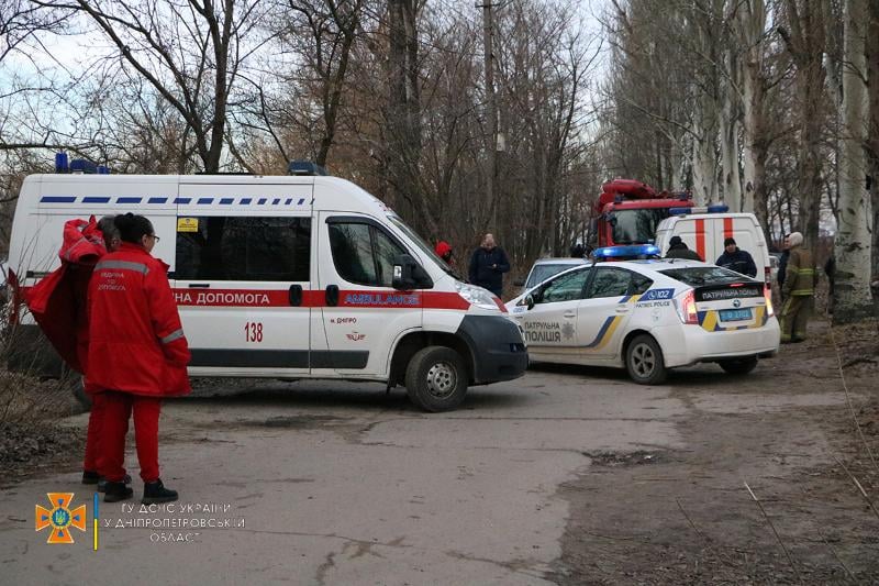 В Днепре под лед провалились пятеро людей. Скриншот из фейсбука ГСЧС