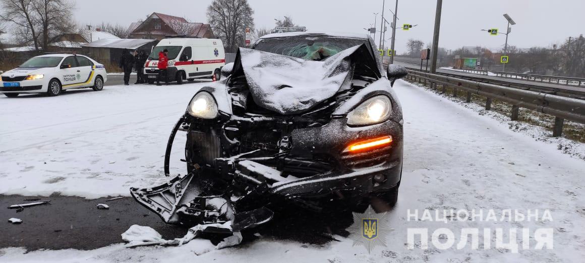 36-летний водитель автомобиля Porsche совершил наезд на двух пешеходов