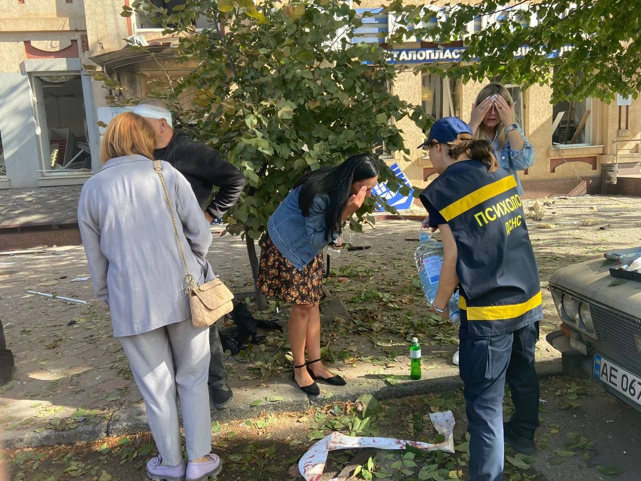 Ликвидация последствий удара по Кривому рогу. Фото (2) - "Страна"